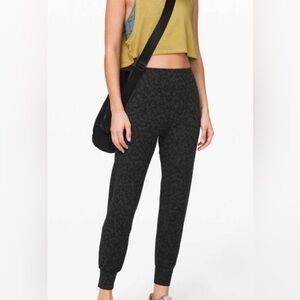 Lululemon Camo Joggers size 4